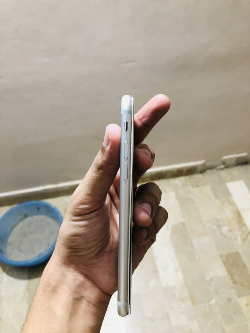Apple iPhone 7 4