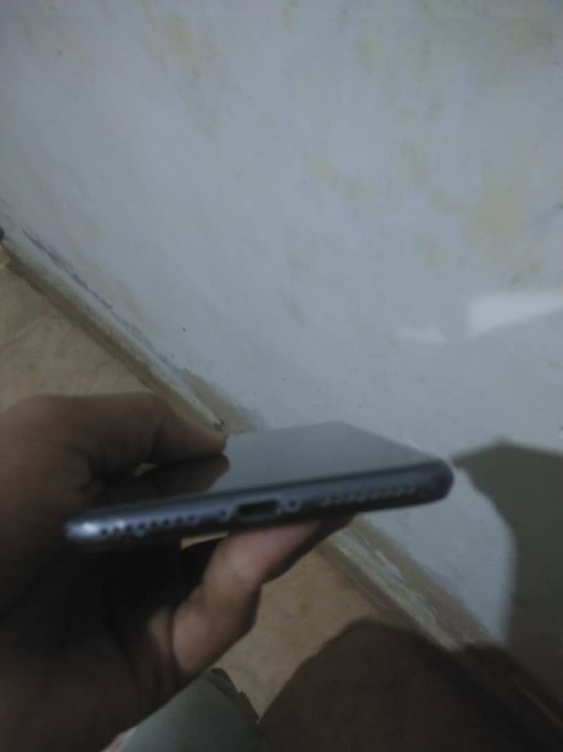 Apple iPhone 8 Plus 3