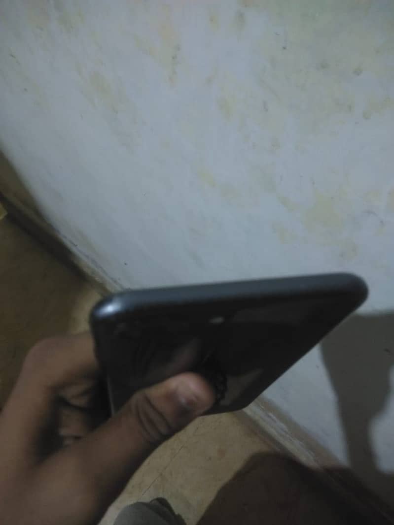 Apple iPhone 8 Plus 4