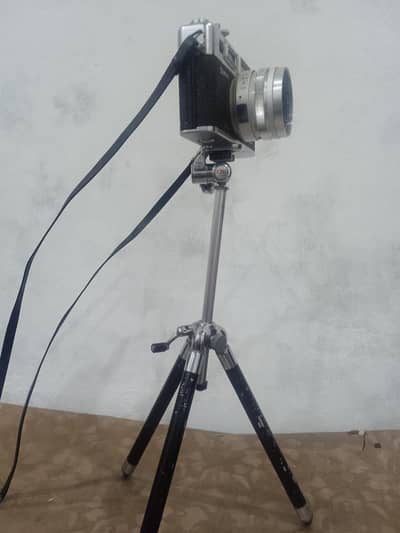 camera with flash and stand