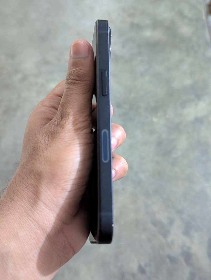 Apple iPhone 13 4