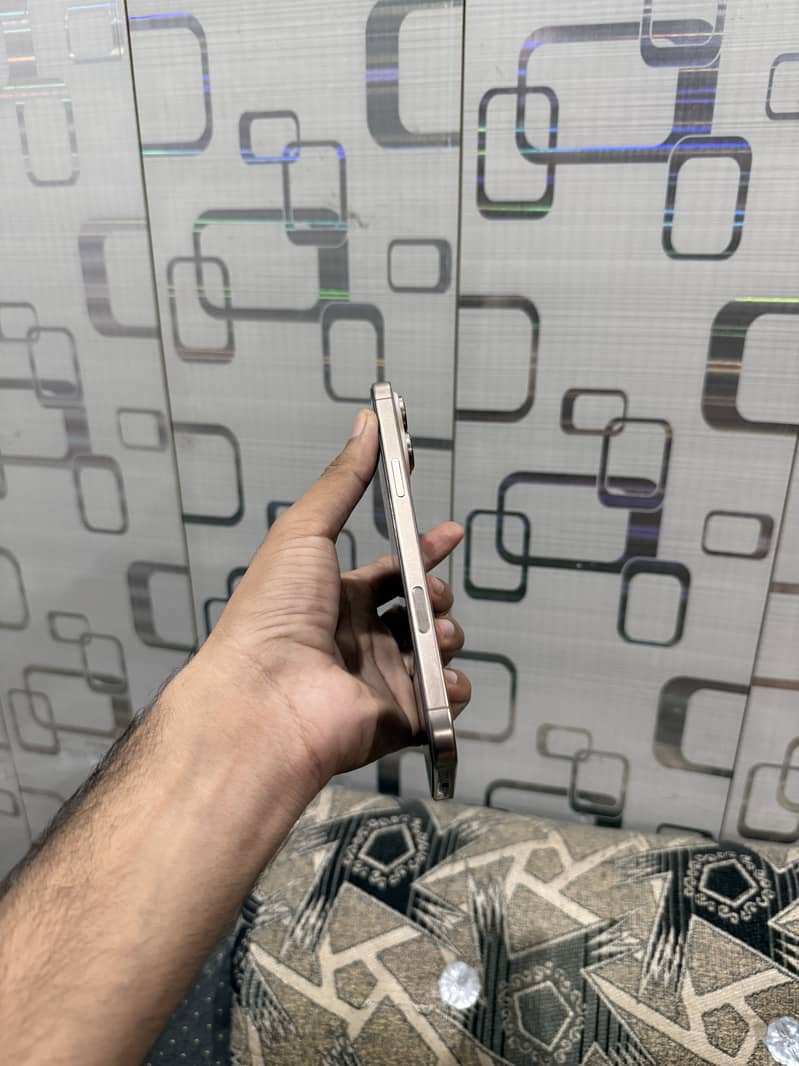 iPhone 16 Pro Max Jv 3