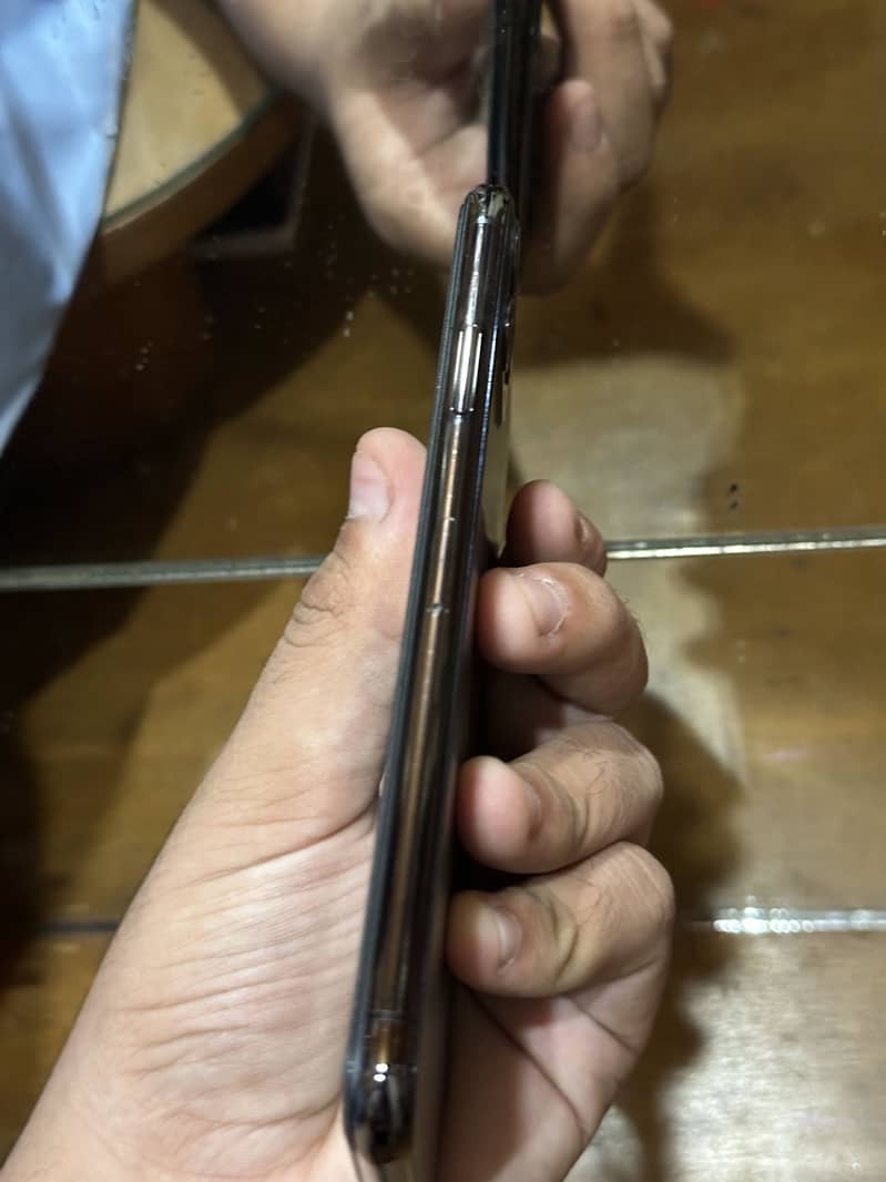 Apple iPhone 11 Pro Max 2
