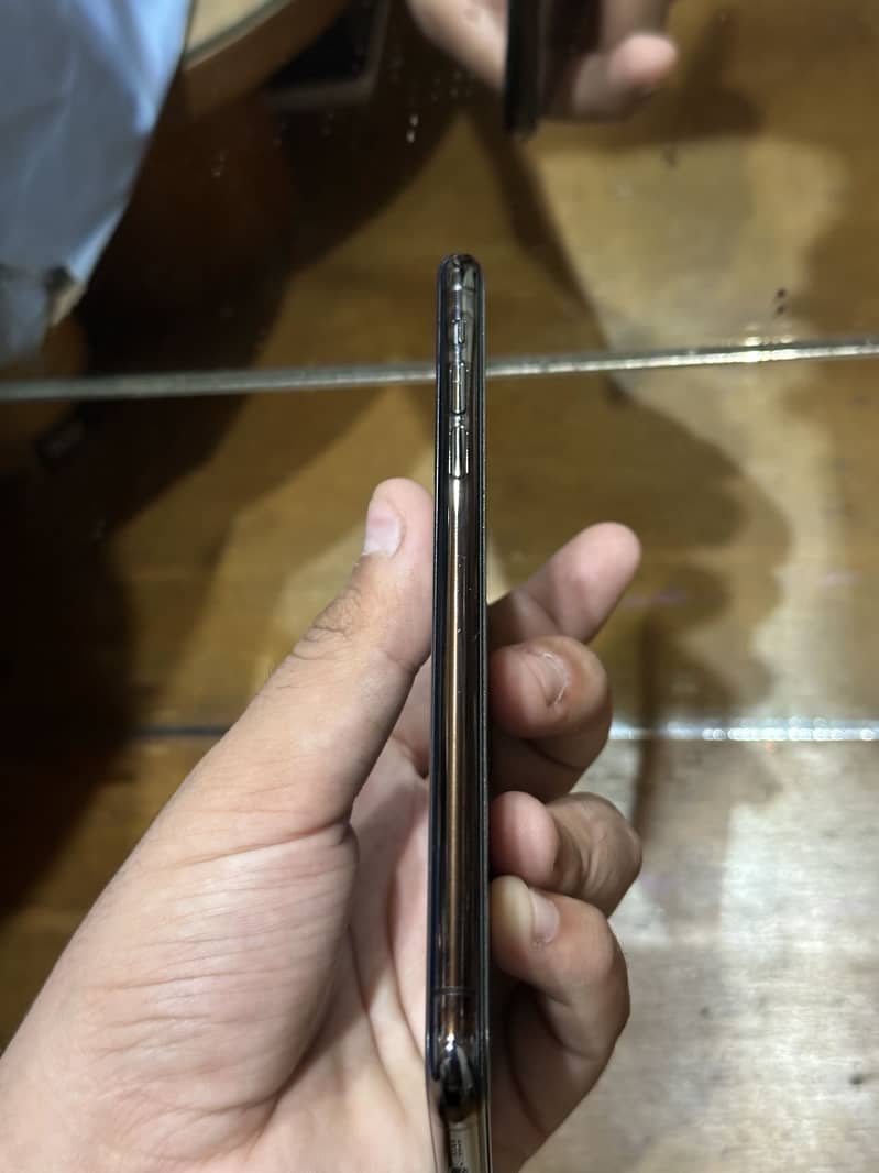 Apple iPhone 11 Pro Max 3