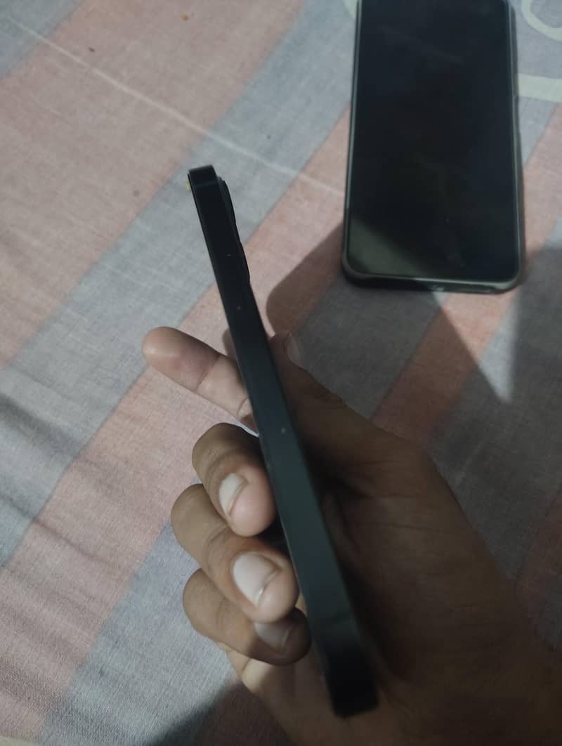 Apple iPhone 13 3