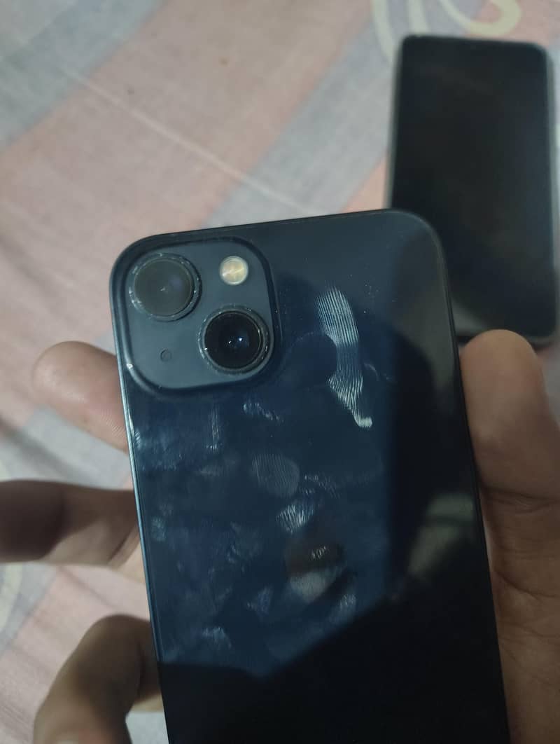 Apple iPhone 13 4
