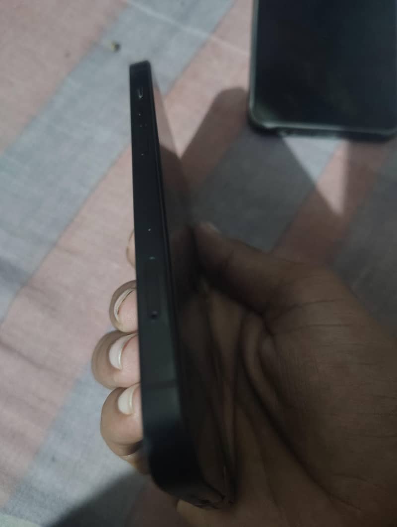 Apple iPhone 13 6