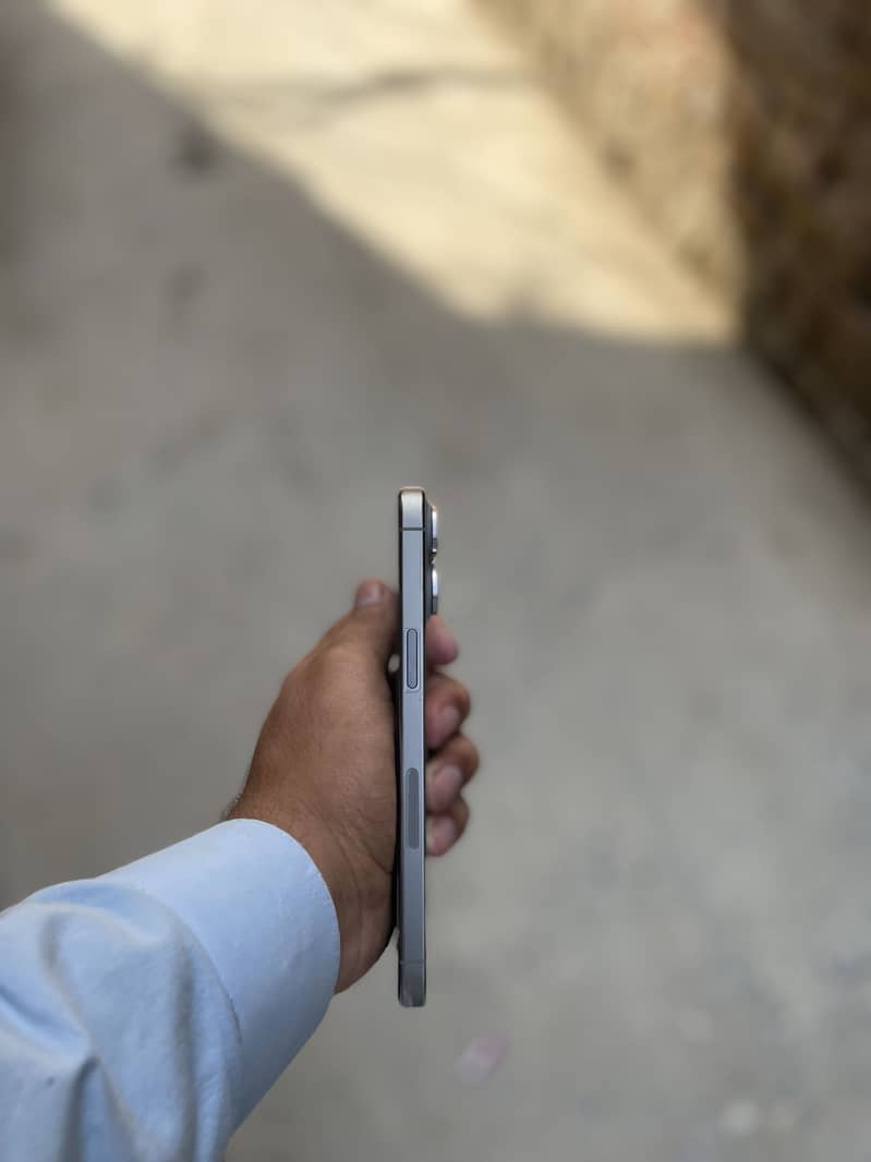 iPhone 15 pro max 2