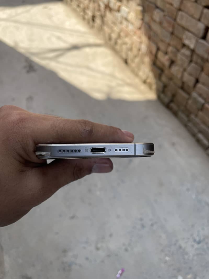 iPhone 15 pro max 3