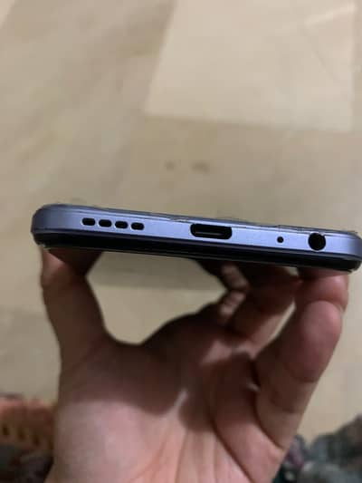 Vivo Y21T for sale in good condition with original charger and box.