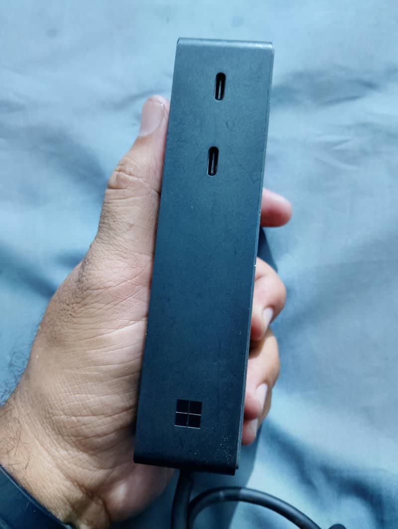 Microsoft Surface Dock 2 1