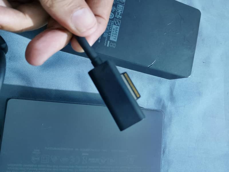Microsoft Surface Dock 2 6