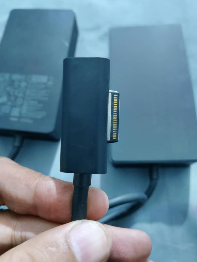 Microsoft Surface Dock 2 7