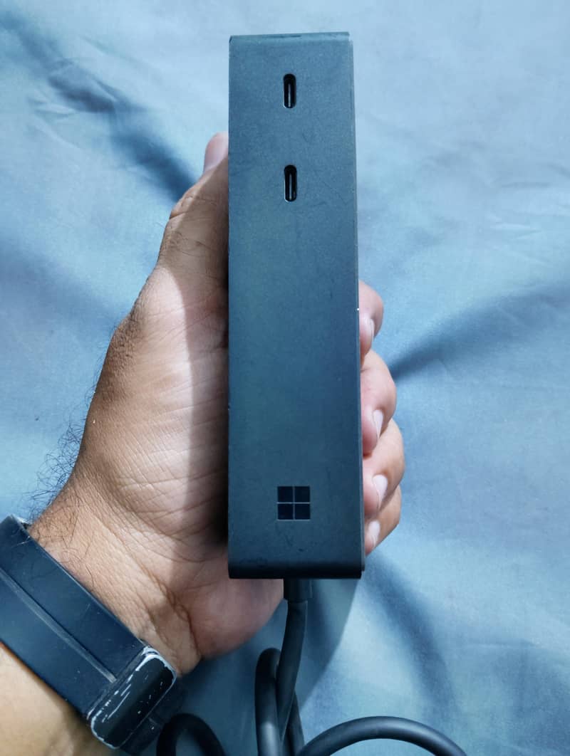 Microsoft Surface Dock 2 9