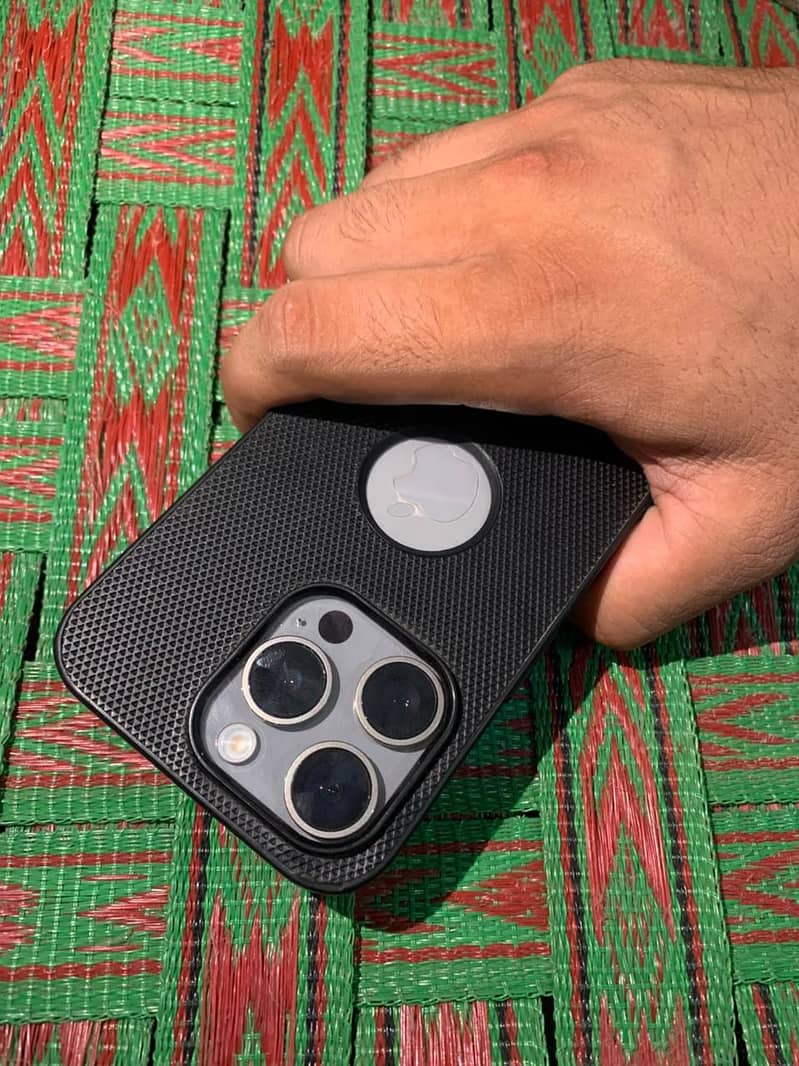 Apple iPhone 15 Pro 2