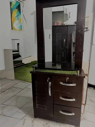 King size bed without mattress and dressing table