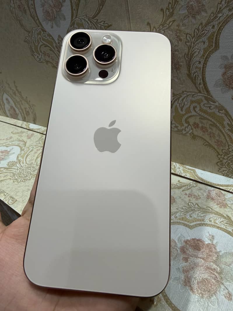 Apple iPhone 16 Pro Max 0