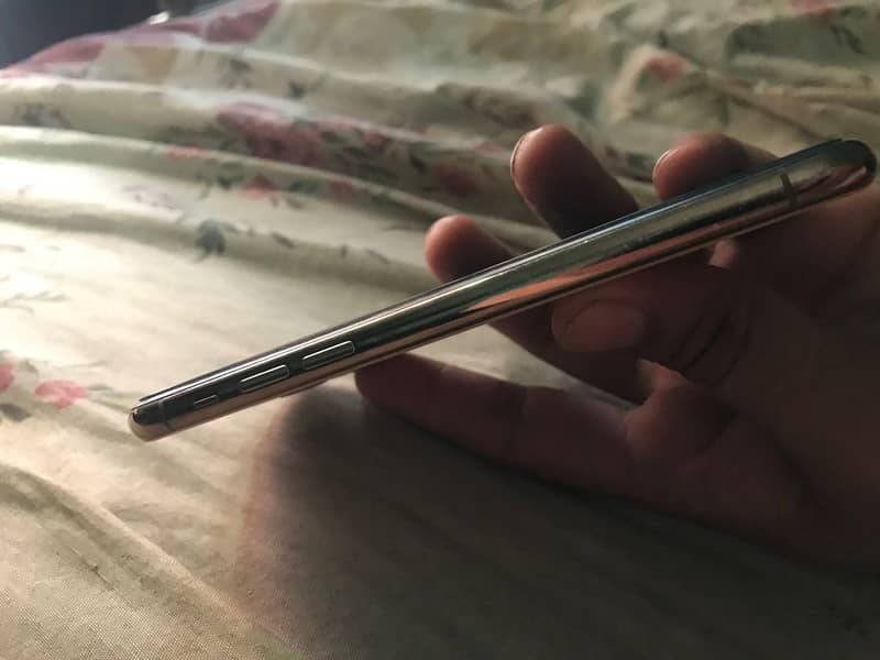 Apple iPhone 11 Pro 1
