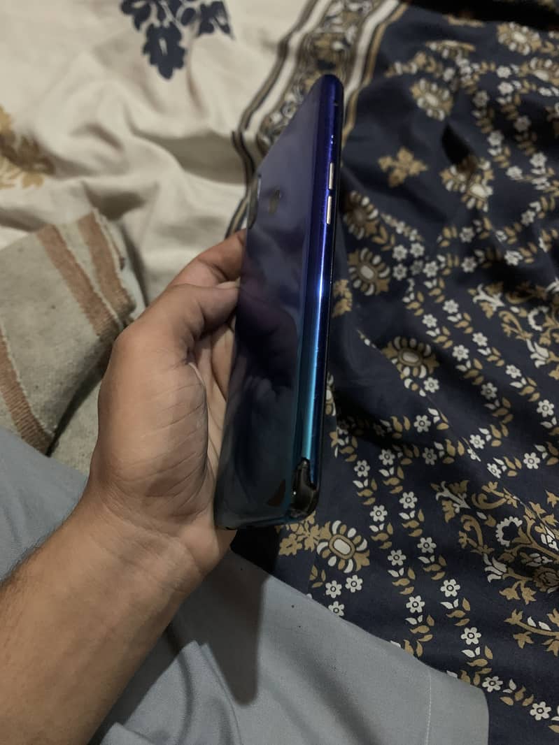 Realme 3 2
