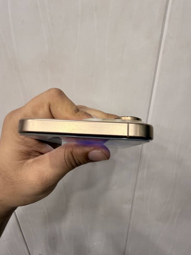 Apple iPhone 16 Pro Max 1