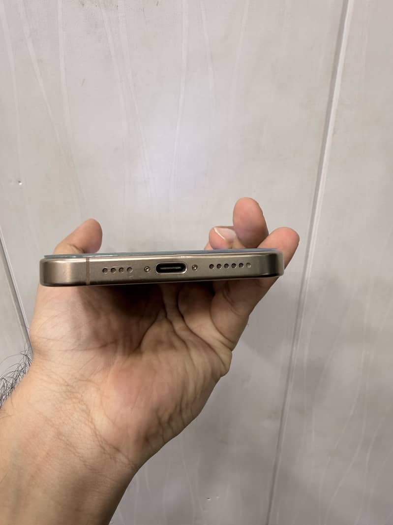 Apple iPhone 16 Pro Max 5