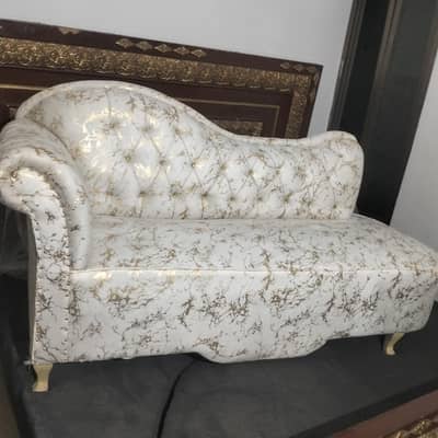 Stylish Wooden Diwan Sofa – Premium Quality & Elegant Design