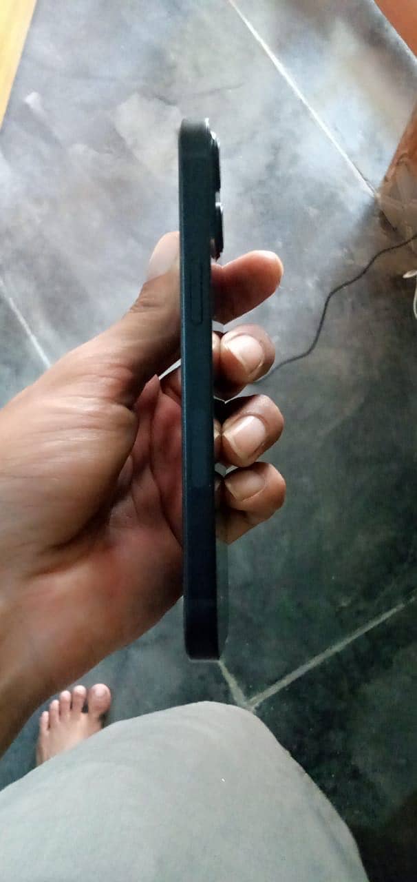 Apple iPhone 13 0