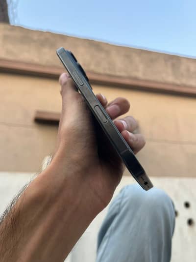 Apple iPhone 16 Pro