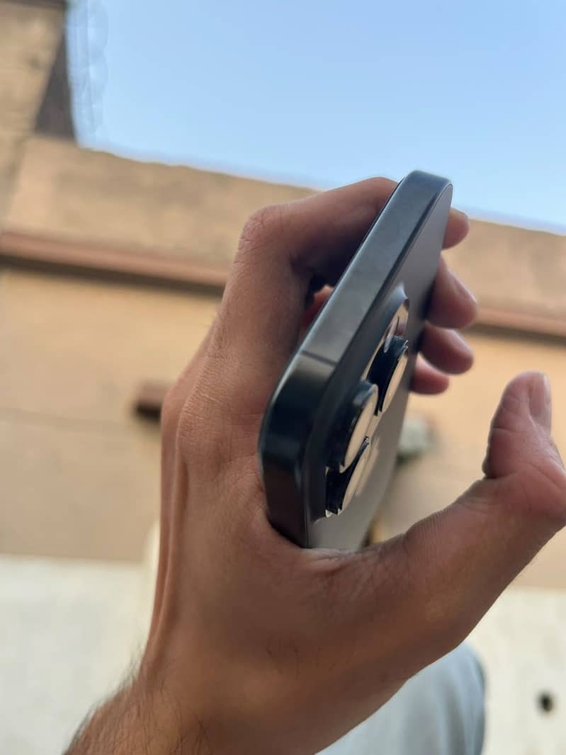 Apple iPhone 16 Pro 1