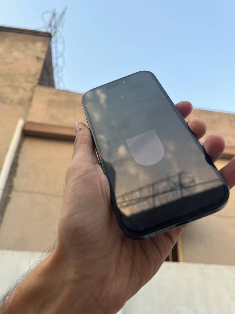 Apple iPhone 16 Pro 3