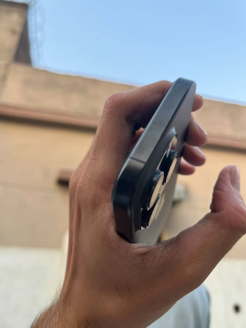 Apple iPhone 16 Pro 4