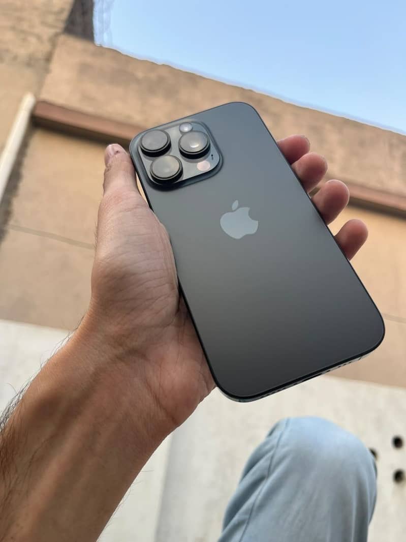 Apple iPhone 16 Pro 8