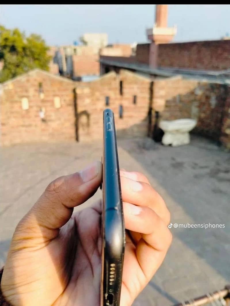 Apple iPhone 11 4