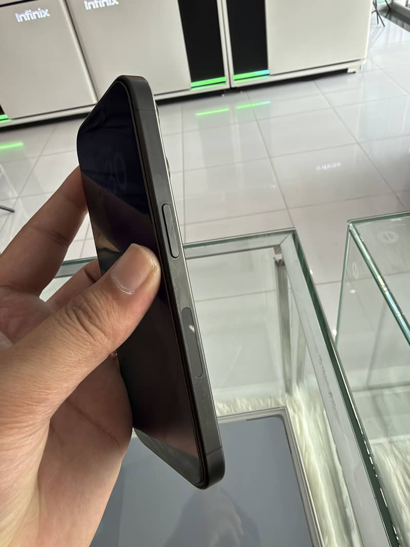 Apple iPhone 15 pro 1