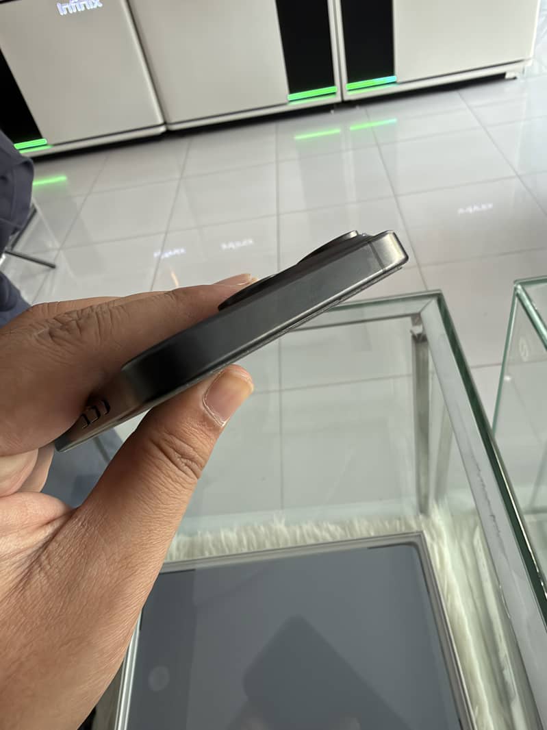 Apple iPhone 15 pro 2