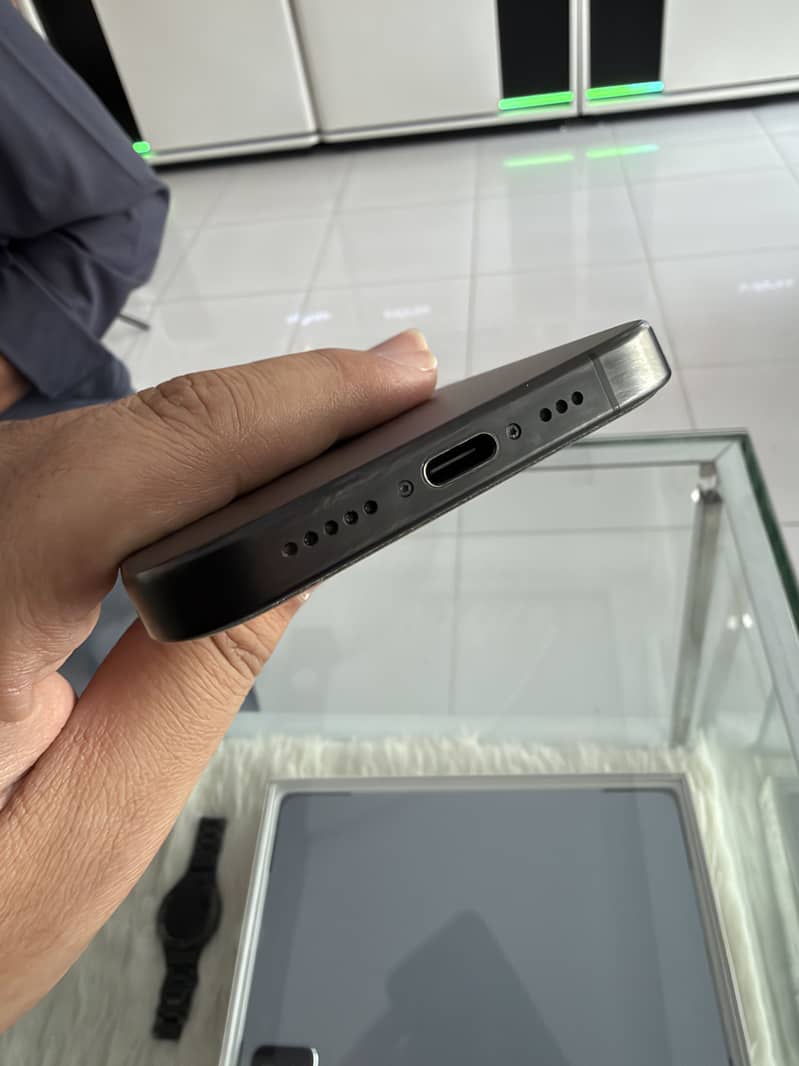 Apple iPhone 15 pro 3