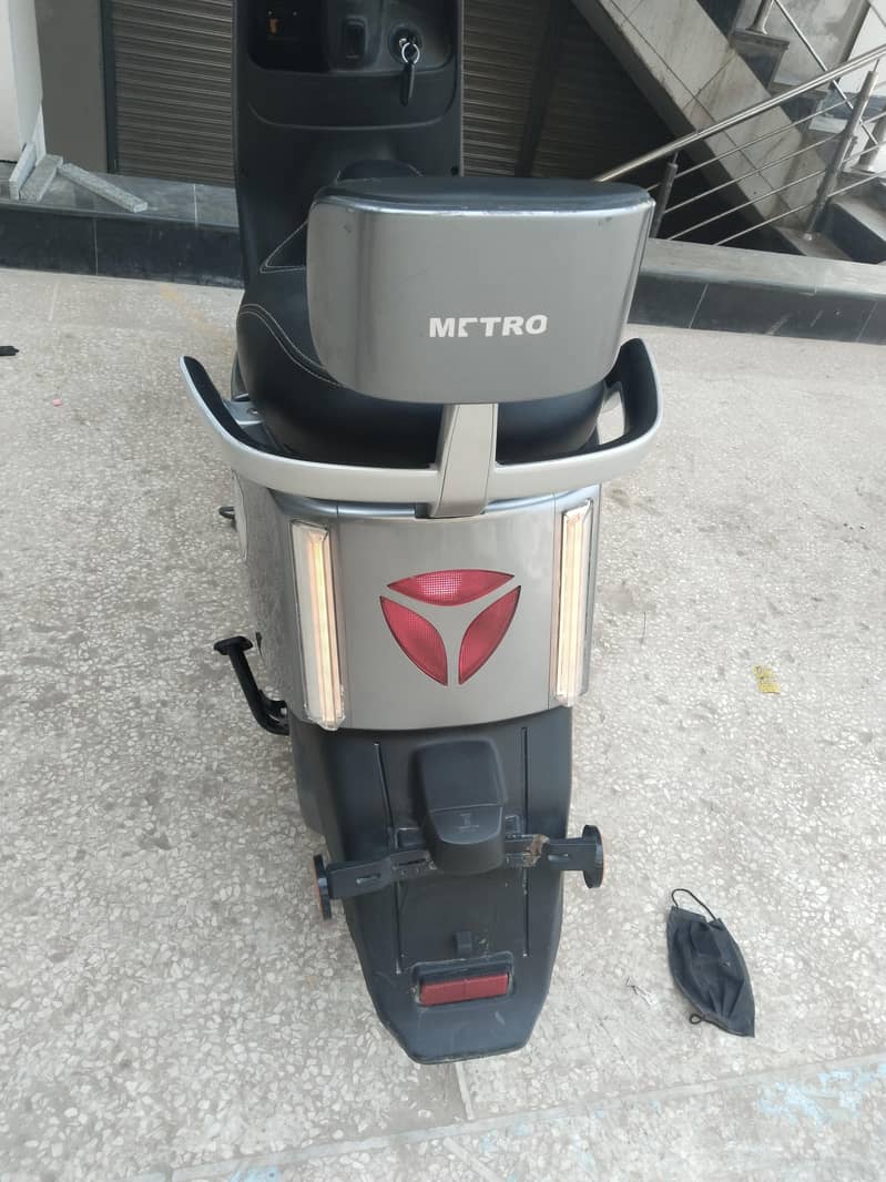 METRO E8SPRO 1