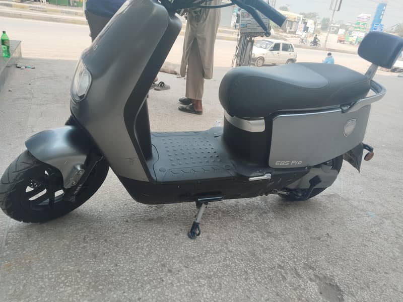 METRO E8SPRO 4