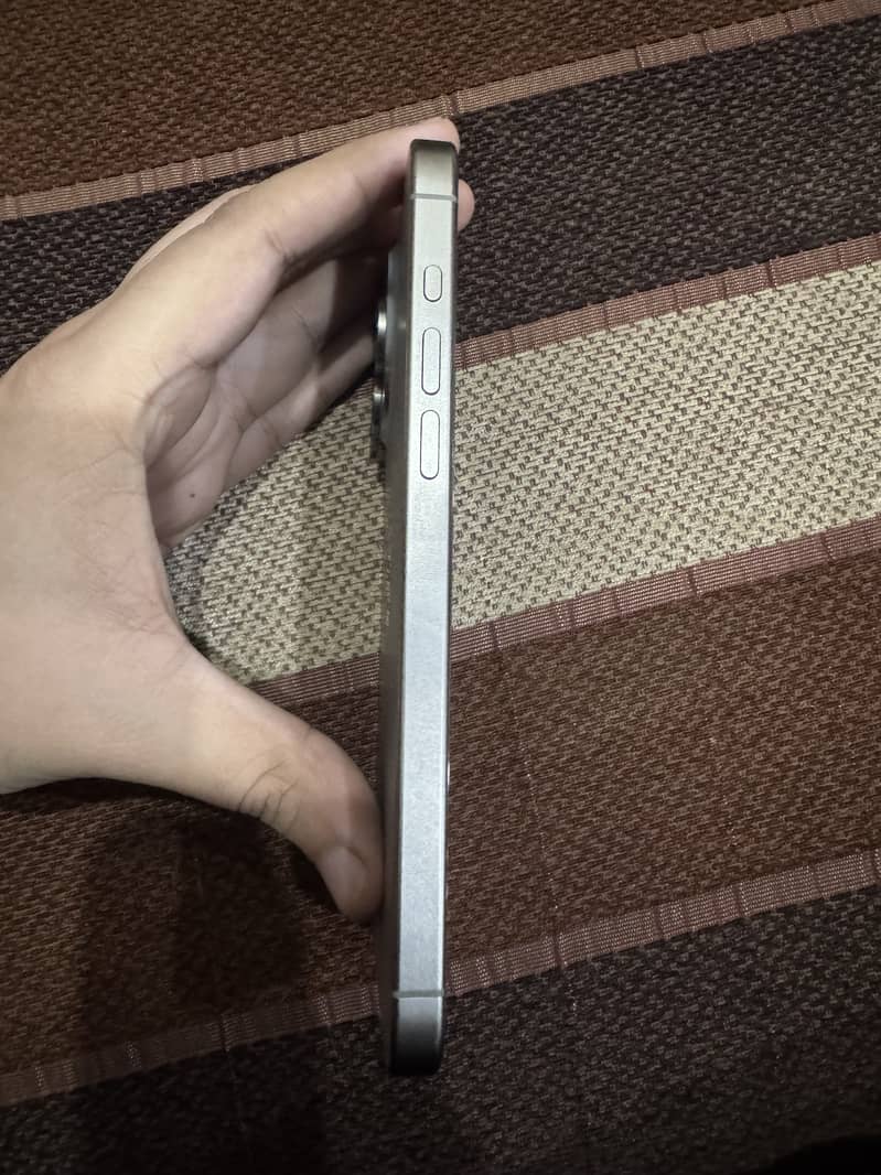 Apple iPhone 15 Pro Max 2