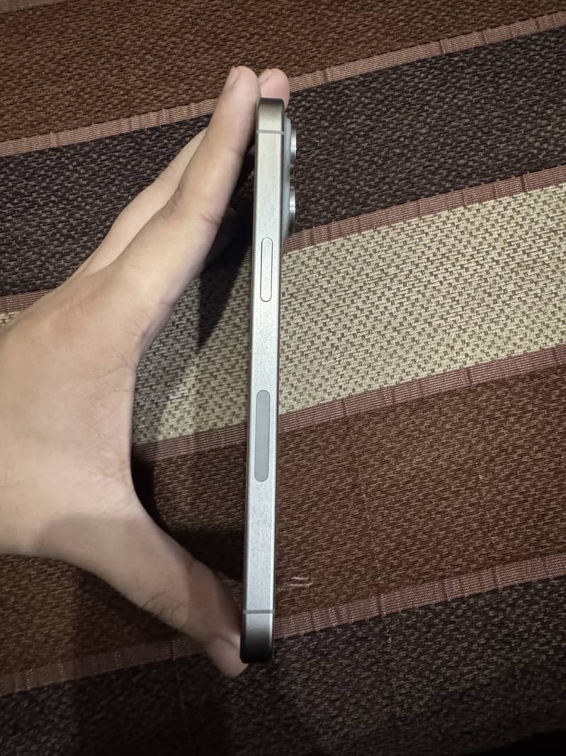 Apple iPhone 15 Pro Max 3