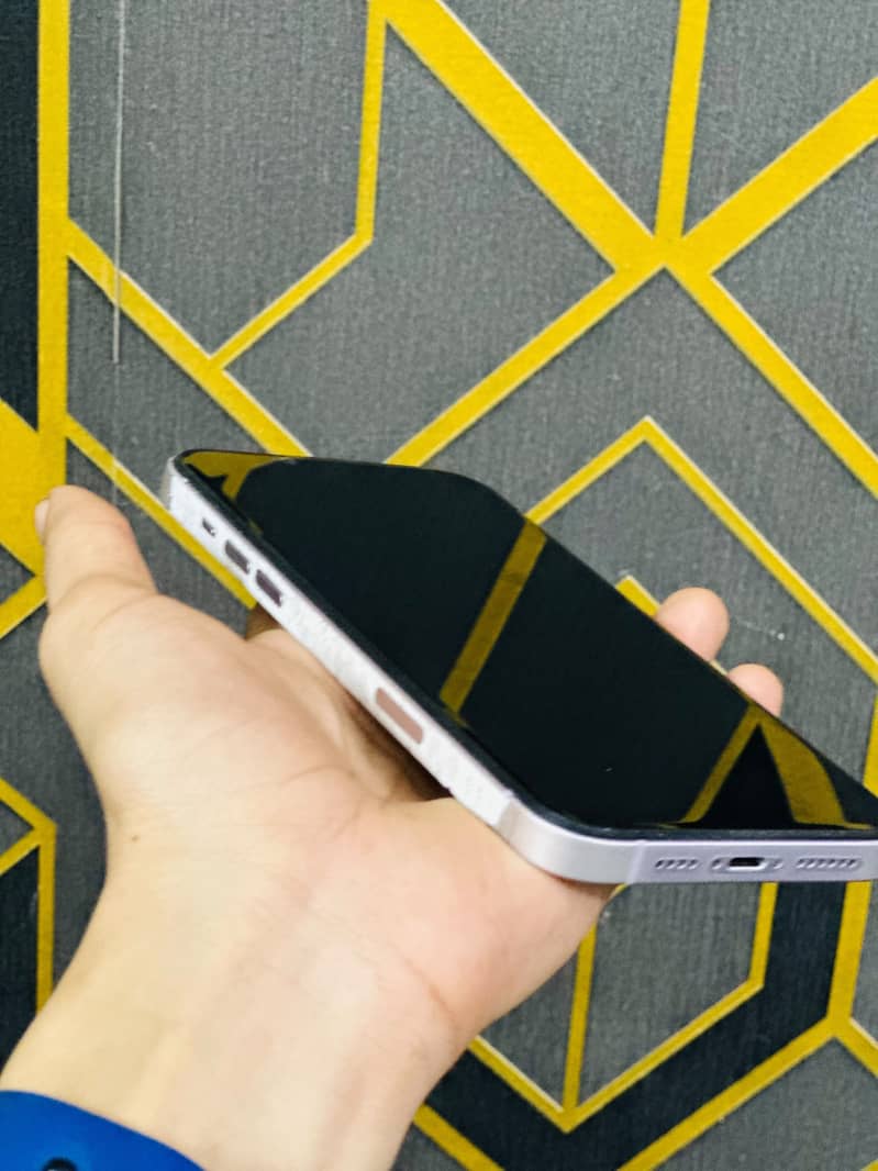 Apple iPhone 14 plus 4