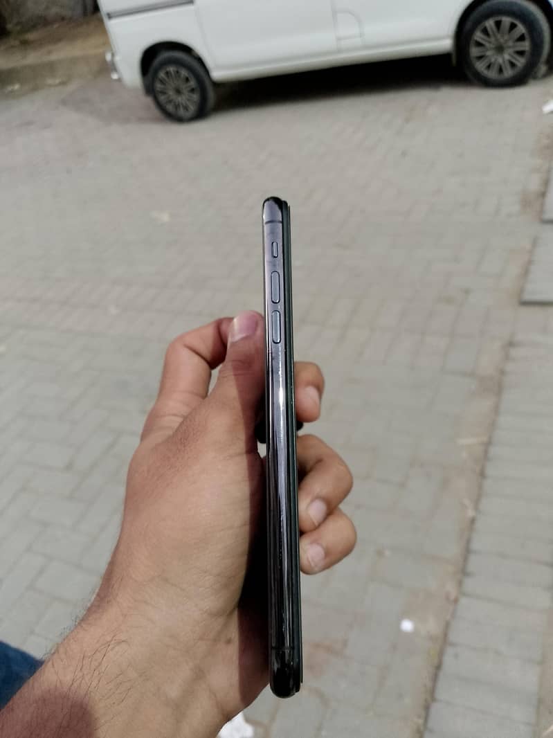 Apple iPhone 11 Pro Max 1