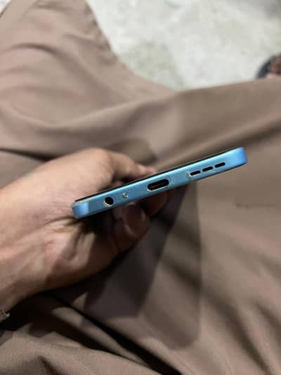 Infinix Hot 60 pro // 8 128 // Helio G200