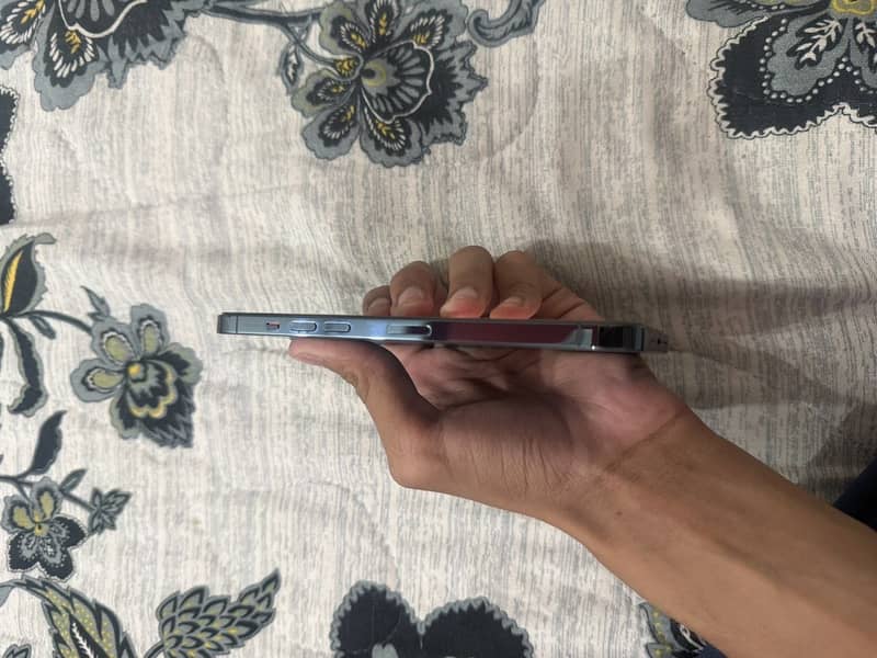 Apple iPhone 12 Pro Max 4