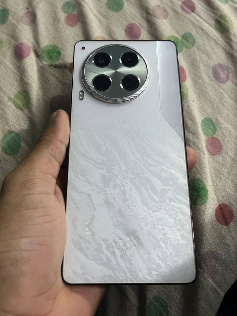 Tecno CAMON 30 0
