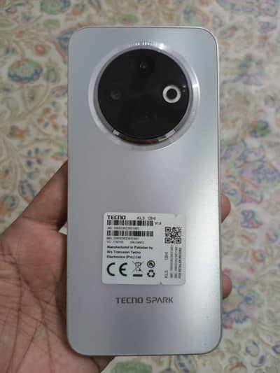 Tecno SPARK 30C pta official approved 6/128gb wit box