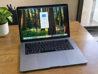 MacBook Pro 2018 | 32GB RAM | 1TB SSD | Corei7   Ye head