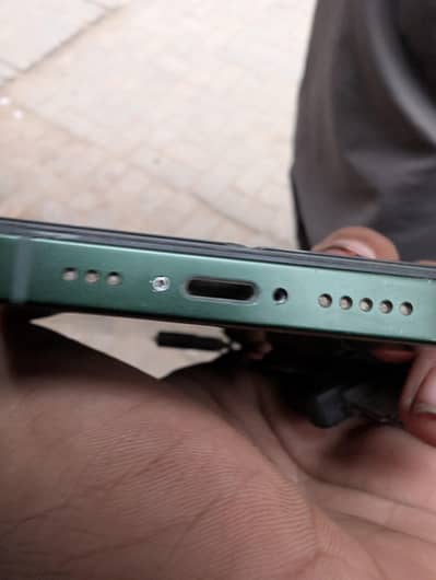 Apple iPhone 13