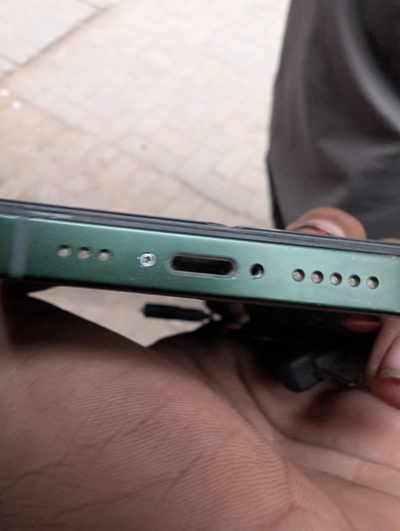 Apple iPhone 13 0