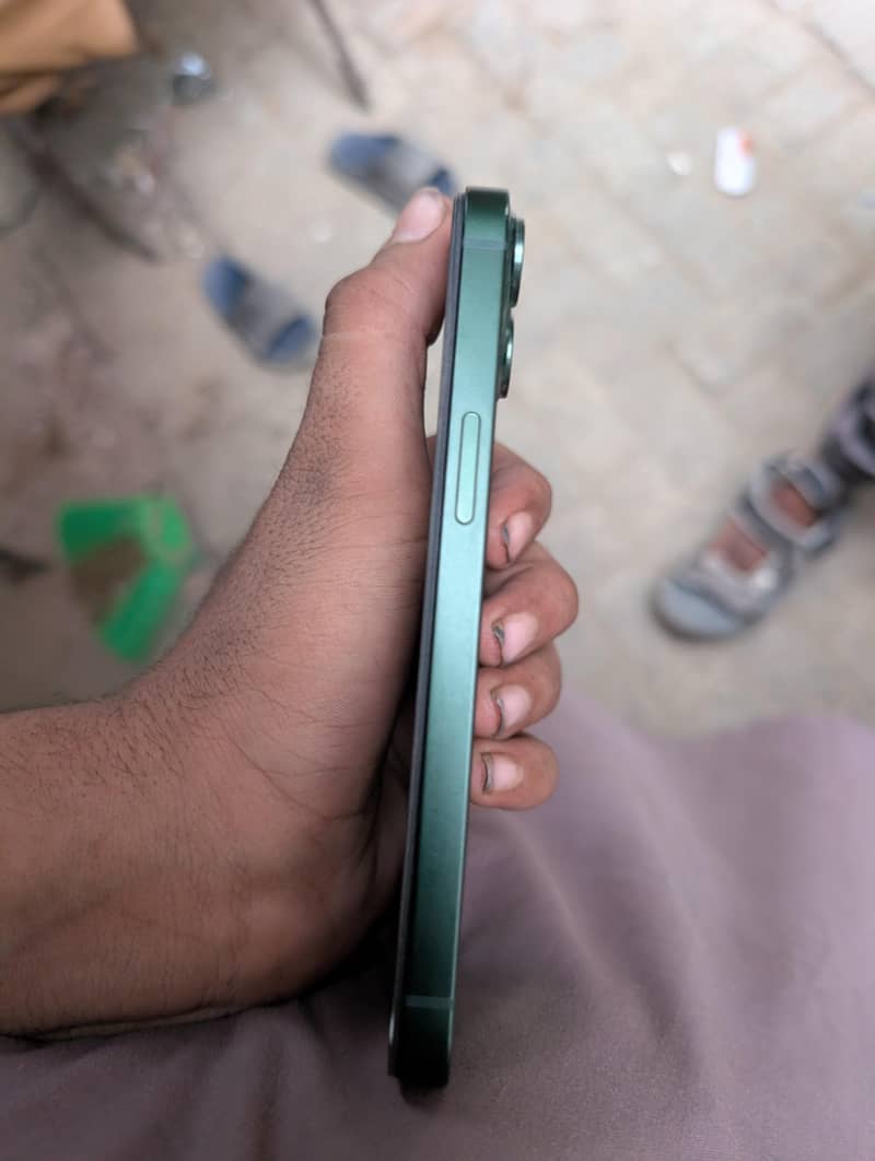 Apple iPhone 13 1
